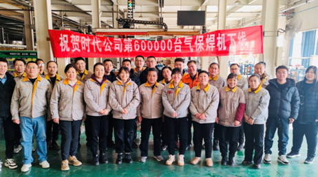 風(fēng)雨中馳而不息，奮斗中砥礪前行